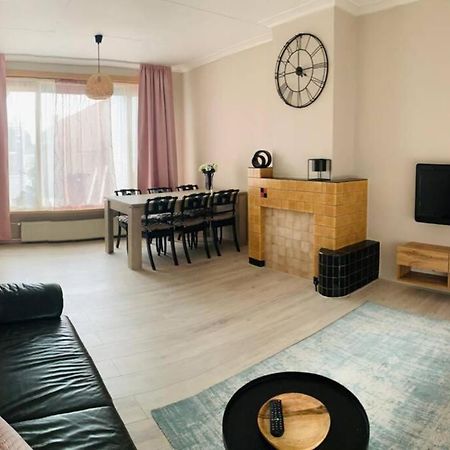 Cosy House In The Heart Of The Center! Apartment Oostburg Bagian luar foto