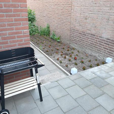 Cosy House In The Heart Of The Center! Apartment Oostburg Bagian luar foto