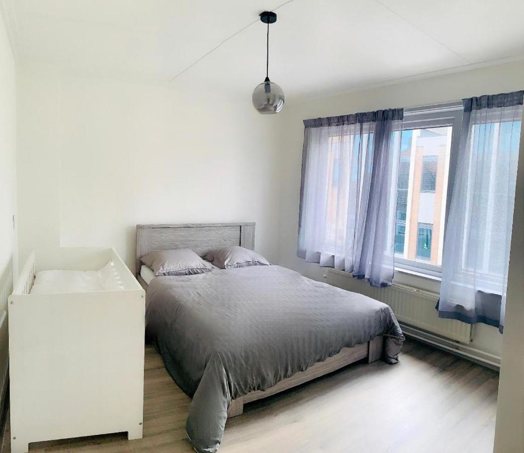 Cosy House In The Heart Of The Center! Apartment Oostburg Bagian luar foto