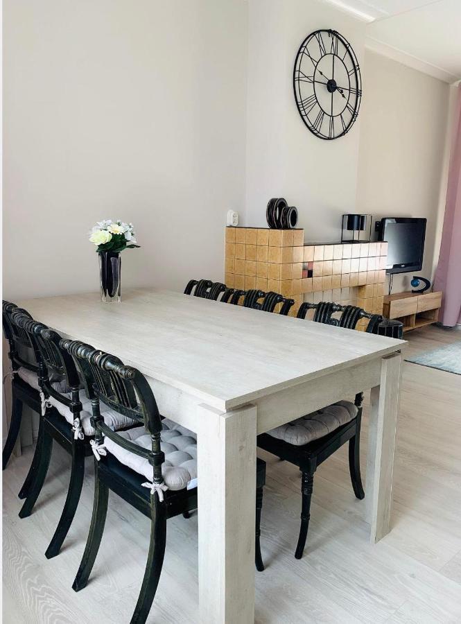 Cosy House In The Heart Of The Center! Apartment Oostburg Bagian luar foto