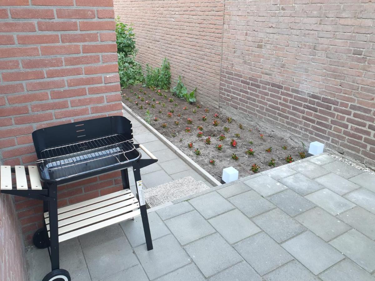 Cosy House In The Heart Of The Center! Apartment Oostburg Bagian luar foto